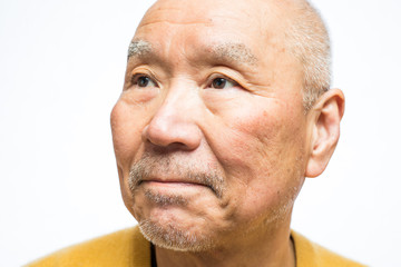 無精髭のシニア