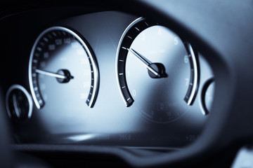 Tachometer detail