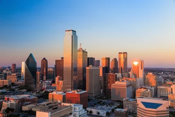 Poster Skyline von Dallas in der Dämmerung © f11photo