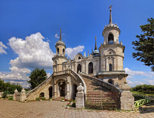 Fototapeta na wymiar Церковь в Быково