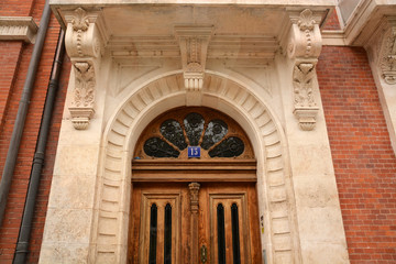 decoracion artesanal en un portal