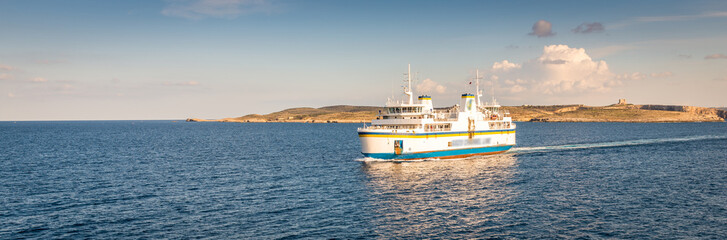 Fototapeta na wymiar Ferry maltais à Gozo, Malte