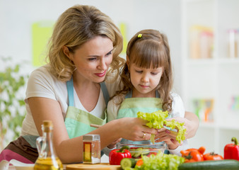 Obraz na płótnie Canvas mom and kid preparing healthy food