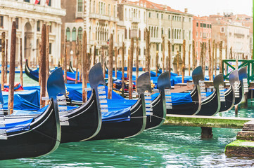 Fototapeta na wymiar Gondolas in Venice has a background of buildings