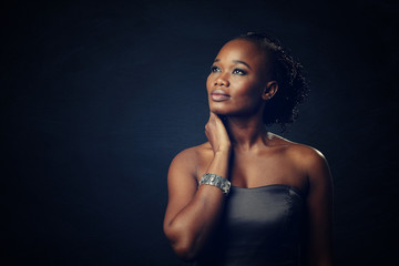 jeune femmee noire glamour