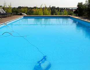 Swimming pool cleaner