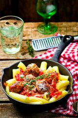 meat balls in tomato sauce wirh pasta.