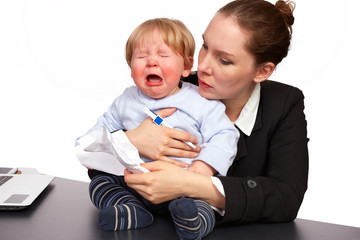 Mutter und Kind bei der Arbeit Serienbild 5