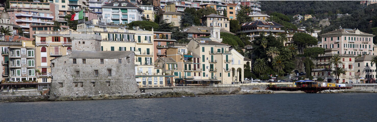 Fototapeta na wymiar Rapallo, panoramica con castello