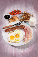 BREAKFAST WITH EGGS AND BACON