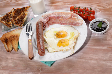 BREAKFAST WITH EGGS AND BACON