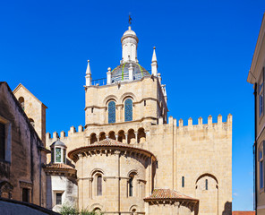 Fototapeta na wymiar Old Cathedral, Coimbra