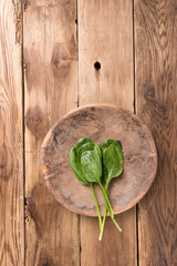Fototapeta na wymiar Raw Spinach in Wood Bowl
