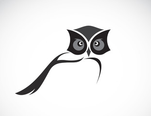 Naklejka premium Vector of an owl design on white background. Birds. Animals.