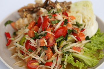 papaya spicy salad with salmon