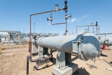 Oil separator with gas pipelines