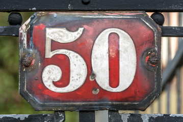 Hausnummer 50