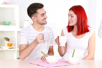 Obraz na płótnie Canvas Happy couple has breakfast in kitchen