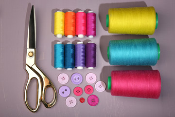 Multicolor sewing threads with buttons and scissors
