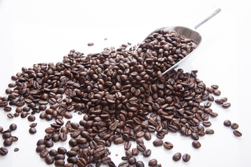 Roasted coffee beans with transfer scoop