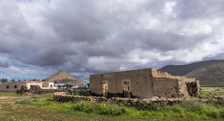 Fototapeta na wymiar Ruin in La Oliva Fuerteventura Canary Islands pain