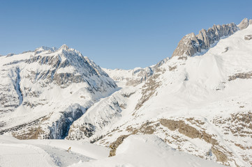 Fototapeta na wymiar Riederalp, Bergdorf, Walliser Alpen, Höhenweg, Winter, Schweiz