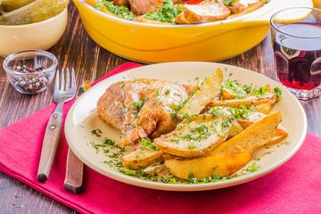 Grilled chicken with potatoes