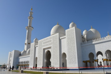 Fototapeta na wymiar Grand mosque of Abu Dhabi