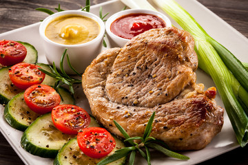 Grilled steak and vegetable salad