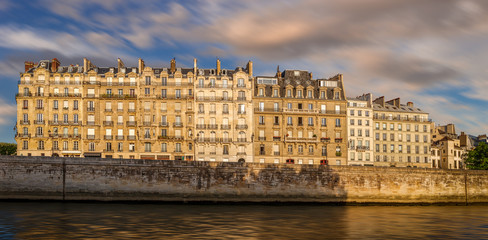 Fototapeta na wymiar Paris Ile de la Cite and Haussmannian architecture