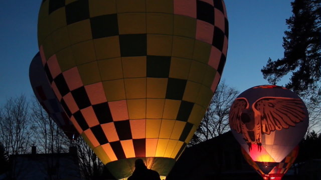 Mehrere Ballone beim Ballongl&uuml;hen