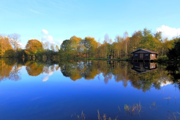 Chalet en bord d'étang