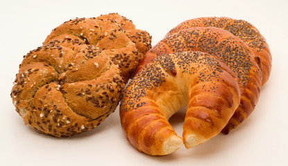 Wholemeal buns and croissants
