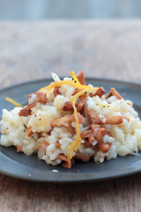 Risotto with chanterelle on a tin plate.