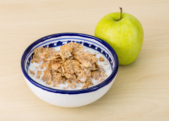 Cornflakes and apple