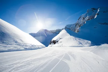 Papier Peint photo autocollant Hiver Beautiful winter ski-track near Caucasus mountains