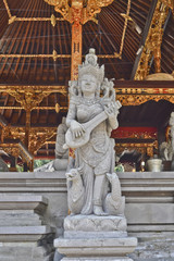 Fototapeta na wymiar Porta: Gunung Kawi Tombe reali di Udayana Tempio e di Goa Gajah 