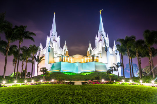 The Church of Jesus Christ of Latter-Day Saints Temple at night