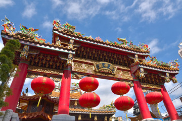 晴れた日の横濱関帝廟（かんていびょう）