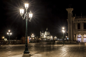 Obraz premium Venezia. La città in di notte