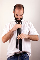 Man doing his tie