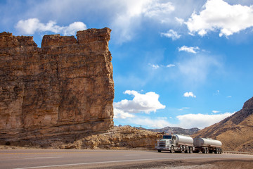 Truck an einer Steigung im Nine Mile Canyon Utah