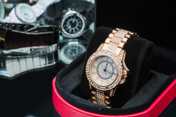 watches women, compared to other hours © kopitinphoto