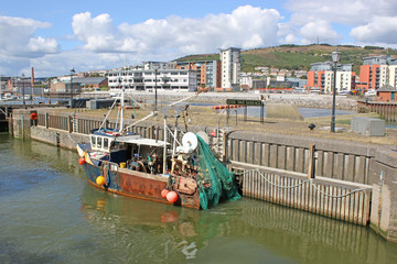 Fototapeta na wymiar fishing trawler in Swansea