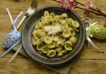 Orecchiette con brassica oleracea Cucina italiana 義大利菜