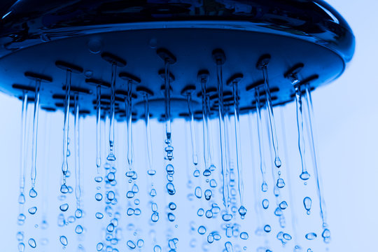 Shower Head with Running Water © Discovod
