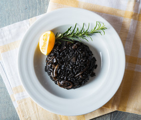 Black risotto with seafood