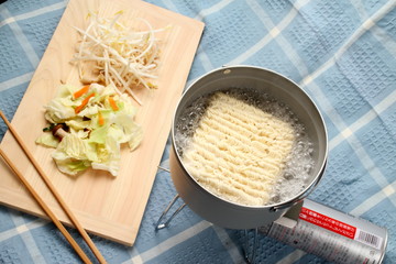 ソロキャンでらーめん