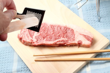 アウトドアでステーキ