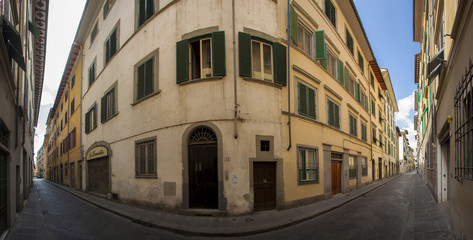 Fototapeta na wymiar Firenze,strada del centro.
